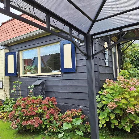 Holiday home De Roos, Near The Beach, With Private Garden 't Zand