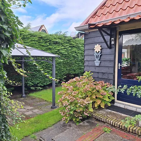 De Roos, Near The Beach, With Private Garden *